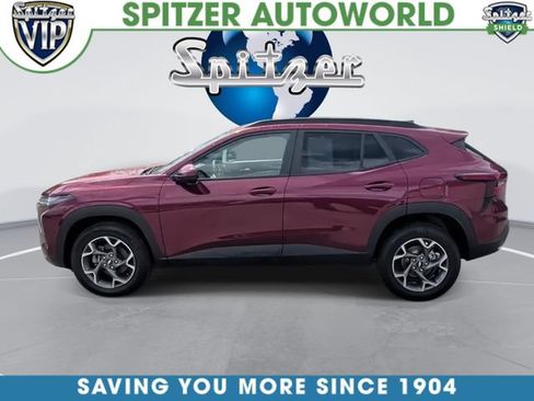 Used 2025 Chevrolet Trax LT FWD image 6