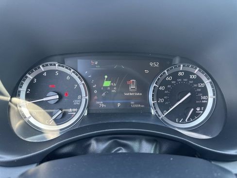 Used 2022 Toyota Highlander XLE AWD/4WD image 21