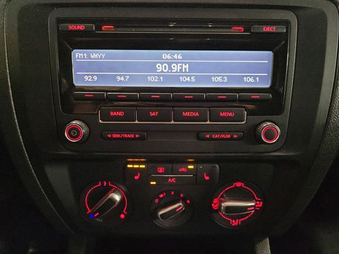 Used 2015 Volkswagen Jetta SE image 25