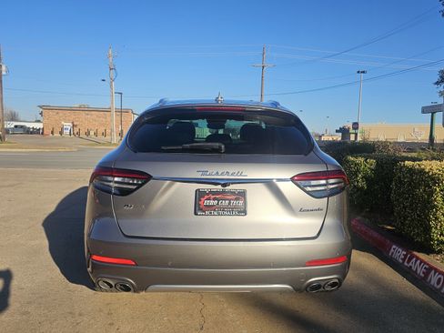 Used 2021 Maserati Levante GranLusso image 4