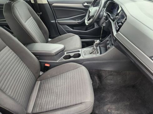 Used 2024 Volkswagen Jetta SE image 11