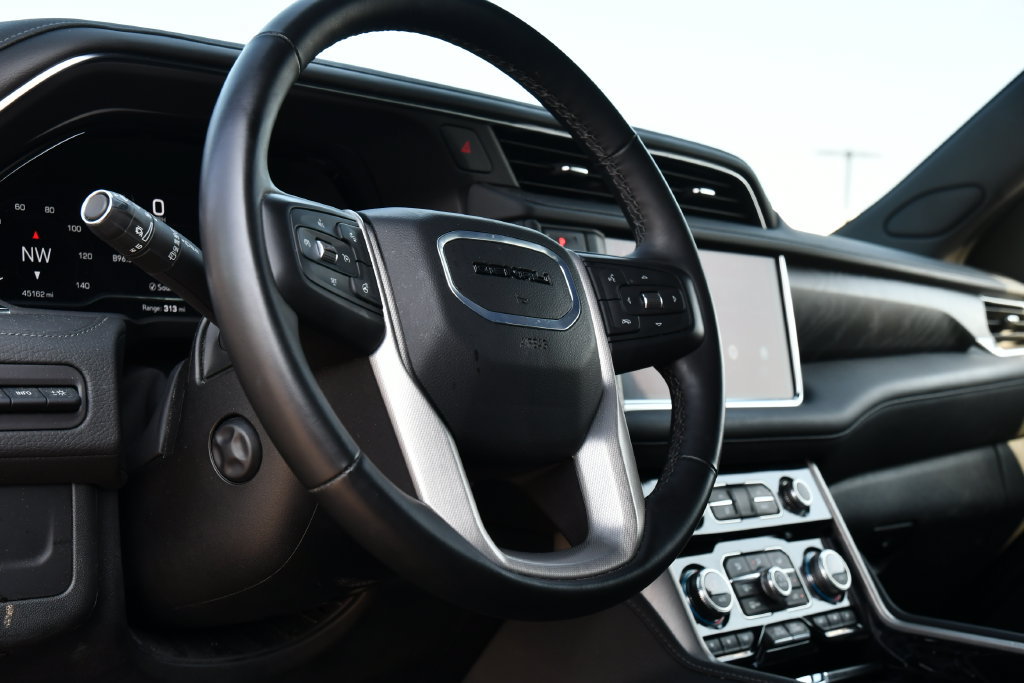 Used 2024 GMC Yukon XL Denali AWD/4WD image 18