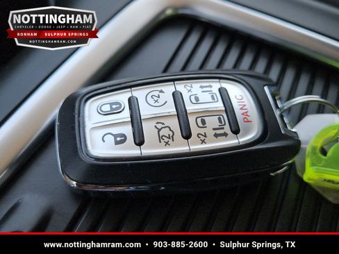 Used 2023 Chrysler Pacifica Touring-L FWD image 34
