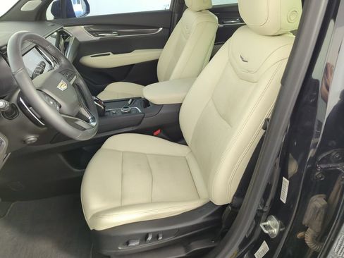Used 2024 Cadillac XT6 Sport w/ Technology Package AWD/4WD image 11