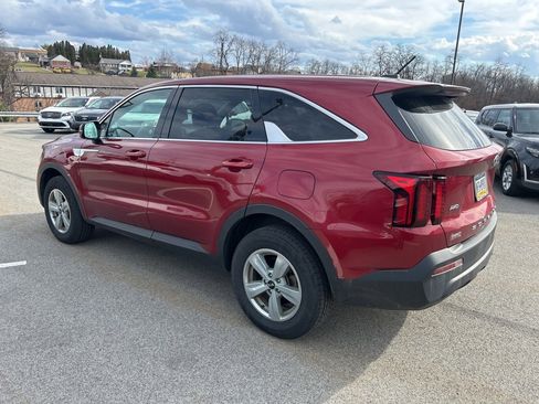 Used 2021 Kia Sorento LX image 4