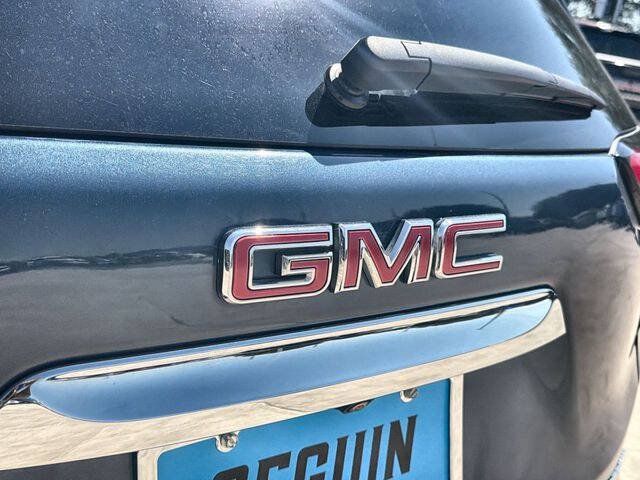Used 2024 GMC Terrain SLT AWD/4WD image 30