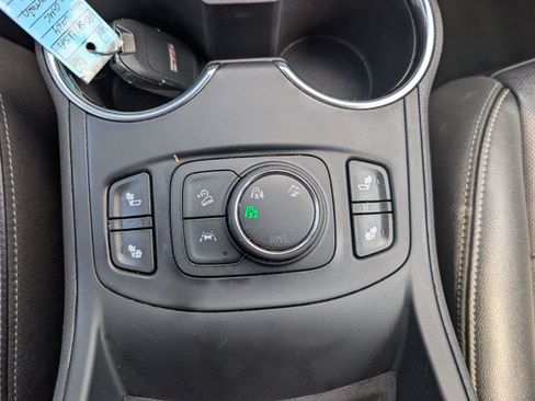 Used 2024 GMC Terrain SLT AWD/4WD image 19