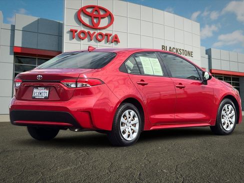 Used 2021 Toyota Corolla LE image 3