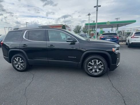 Used 2023 GMC Acadia SLE w/ Driver Convenience Package FWD image 9