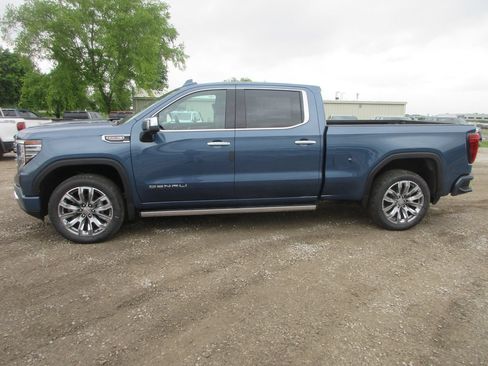 New 2026 GMC Sierra 1500 Denali w/ Denali Reserve Package AWD/4WD image 11