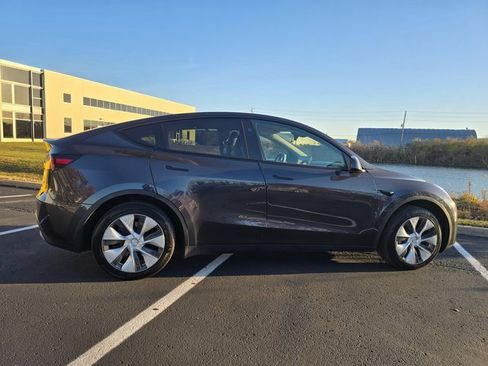 Used 2024 Tesla Model Y 2WD image 8