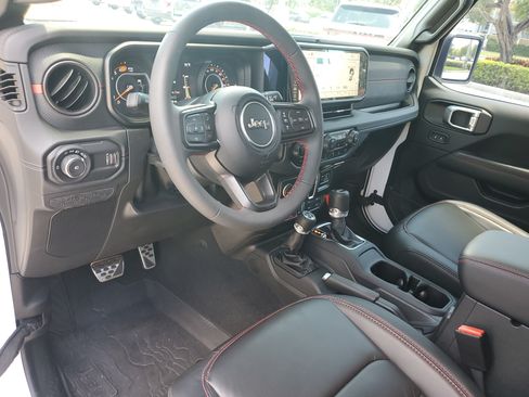 Used 2024 Jeep Wrangler Unlimited Rubicon AWD/4WD image 19