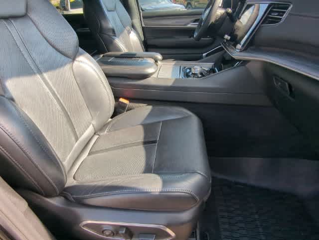 Certified 2024 Jeep Wagoneer L Series II w/ Flexible Seating Group AWD/4WD image 22