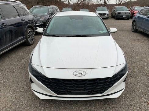 Certified 2023 Hyundai Elantra SEL w/ Convenience Package image 3