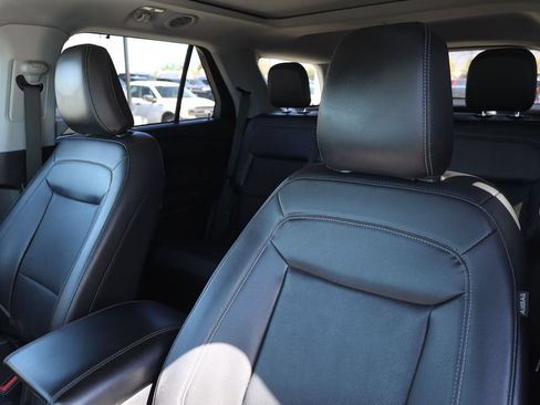 Used 2021 Ford Explorer Limited w/ Hybrid Equipment Group 310A AWD/4WD image 16