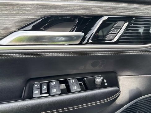 Used 2024 Jeep Wagoneer L Series II image 22