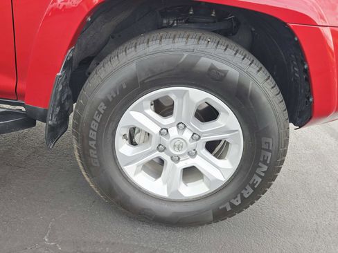 Used 2022 Toyota 4Runner SR5 AWD/4WD image 21