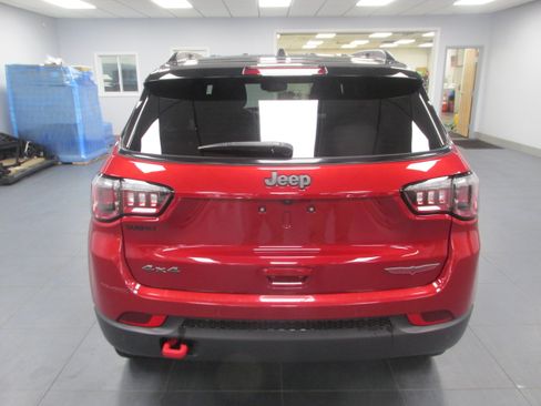 Used 2025 Jeep Compass Trailhawk AWD/4WD image 6