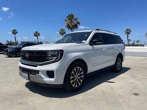 Used 2025 Ford Expedition Platinum AWD/4WD image 5