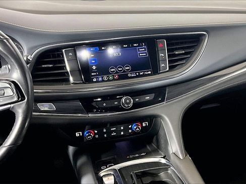 Used 2024 Buick Enclave Premium image 5