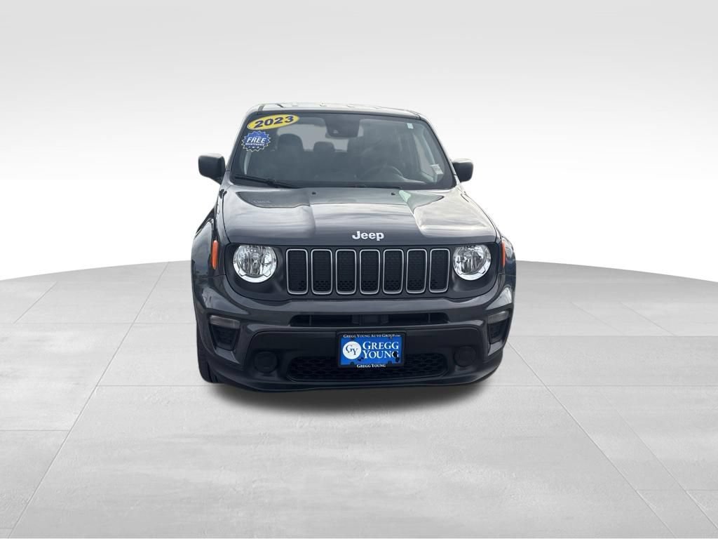 Used 2023 Jeep Renegade Latitude AWD/4WD image 10