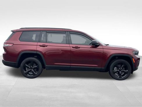 Used 2022 Jeep Grand Cherokee L Laredo image 8