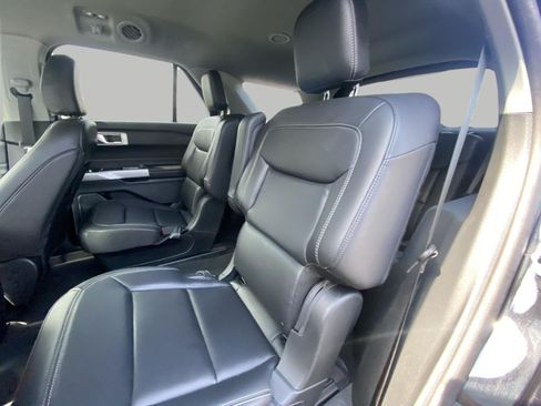 Used 2024 Ford Explorer XLT w/ Equipment Group 202A AWD/4WD image 37