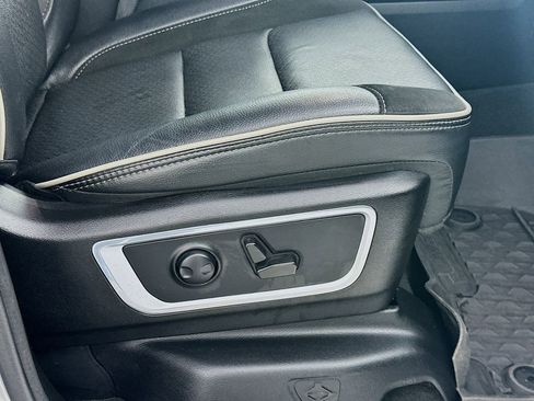 Used 2022 RAM 1500 Laramie AWD/4WD image 23