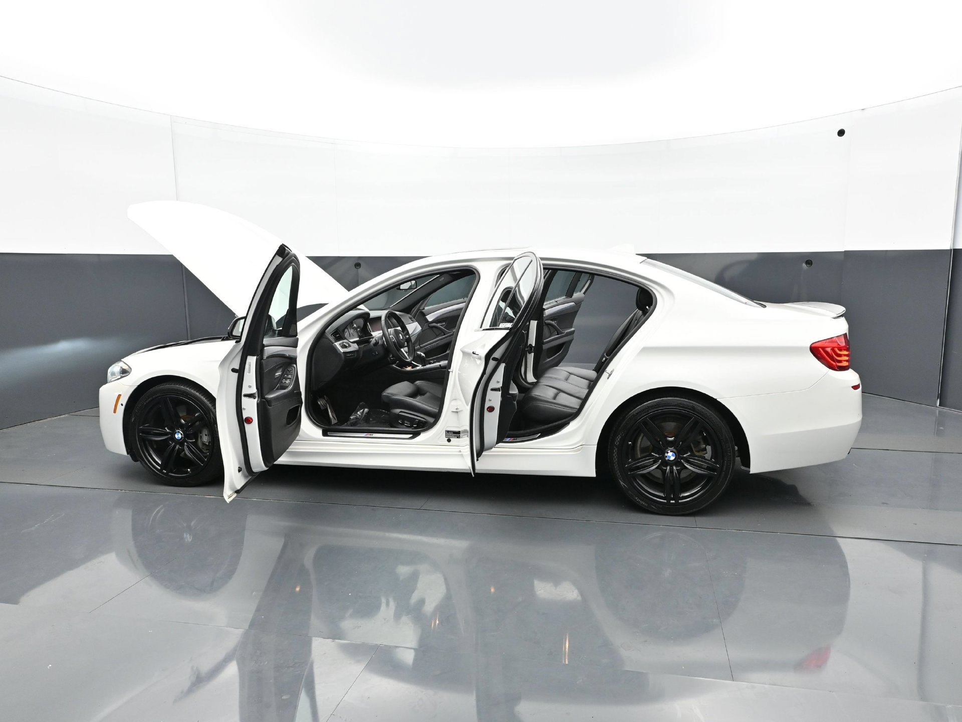 Used 2016 BMW 535i xDrive Sedan AWD/4WD image 37