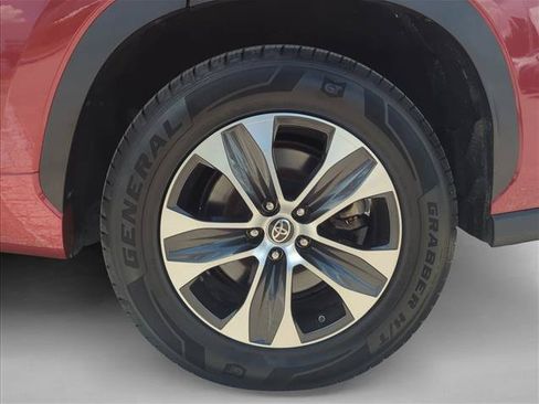 Certified 2020 Toyota Highlander XLE FWD image 9