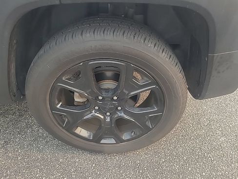 Used 2019 Jeep Renegade Latitude w/ Popular Equipment Group AWD/4WD image 6