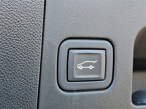 Used 2024 Cadillac XT4 Premium Luxury image 25