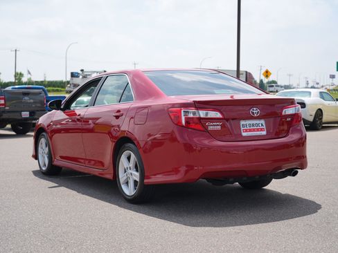Used 2014 Toyota Camry SE FWD image 5