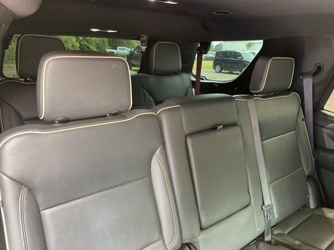 Used 2023 GMC Yukon SLT RWD image 32