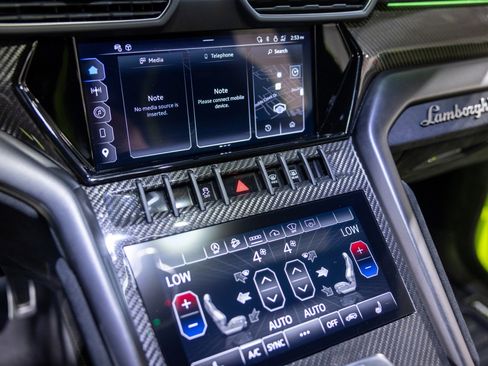 Used 2024 Lamborghini Urus Performante image 44