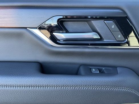 Used 2025 GMC Yukon Denali image 14