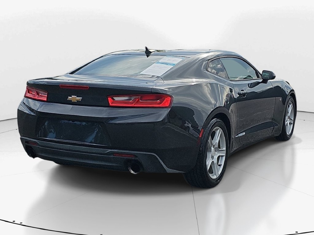 Used 2017 Chevrolet Camaro LT RWD image 6