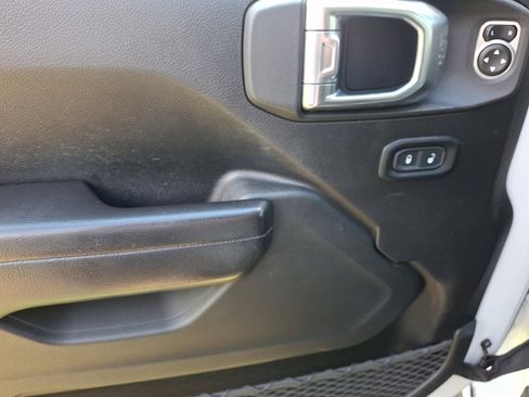 Used 2020 Jeep Gladiator Rubicon w/ Cold Weather Group image 12