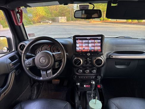 Used 2017 Jeep Wrangler Unlimited Sahara image 17