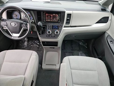Used 2020 Toyota Sienna L image 16
