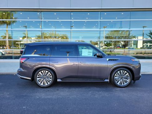 New 2026 INFINITI QX80 Luxe image 3