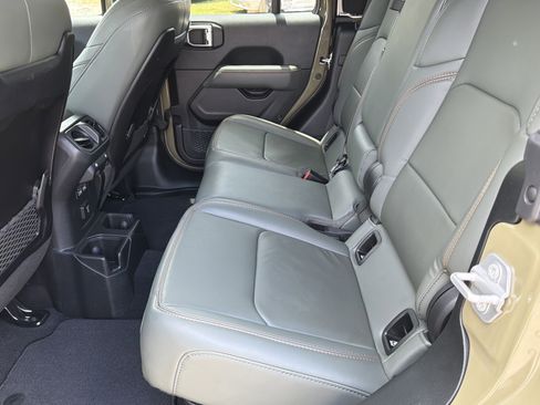 Used 2025 Jeep Gladiator Mojave AWD/4WD image 20