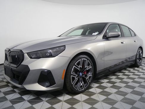 Used 2025 BMW i5 xDrive40 w/ Executive Package image 7