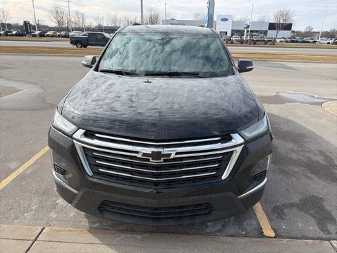 Used 2023 Chevrolet Traverse LT image 2