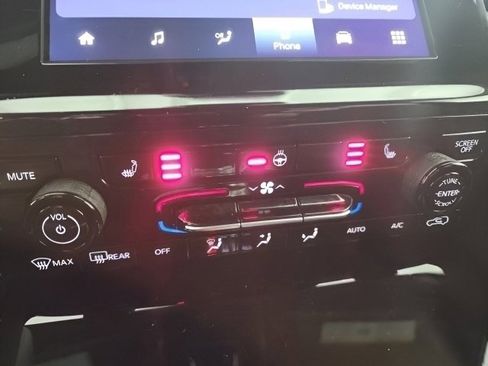 Used 2025 Jeep Grand Cherokee L Altitude image 6