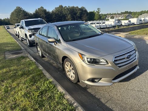 Used 2016 Subaru Legacy 2.5i Premium AWD/4WD image 2