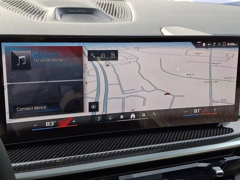 Used 2025 BMW X7 M60i w/ Climate Comfort Package image 15