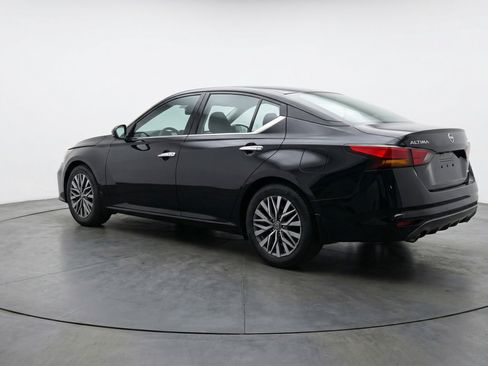 Used 2025 Nissan Altima 2.5 SV FWD image 6