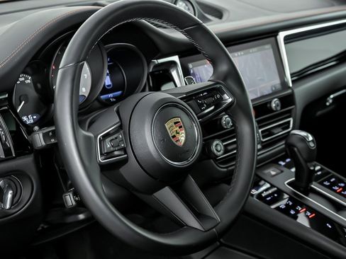 Used 2023 Porsche Macan S AWD/4WD image 32