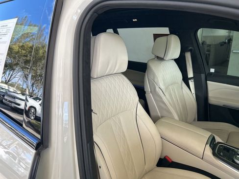 Used 2024 BMW X7 xDrive40i w/ Executive Package image 20